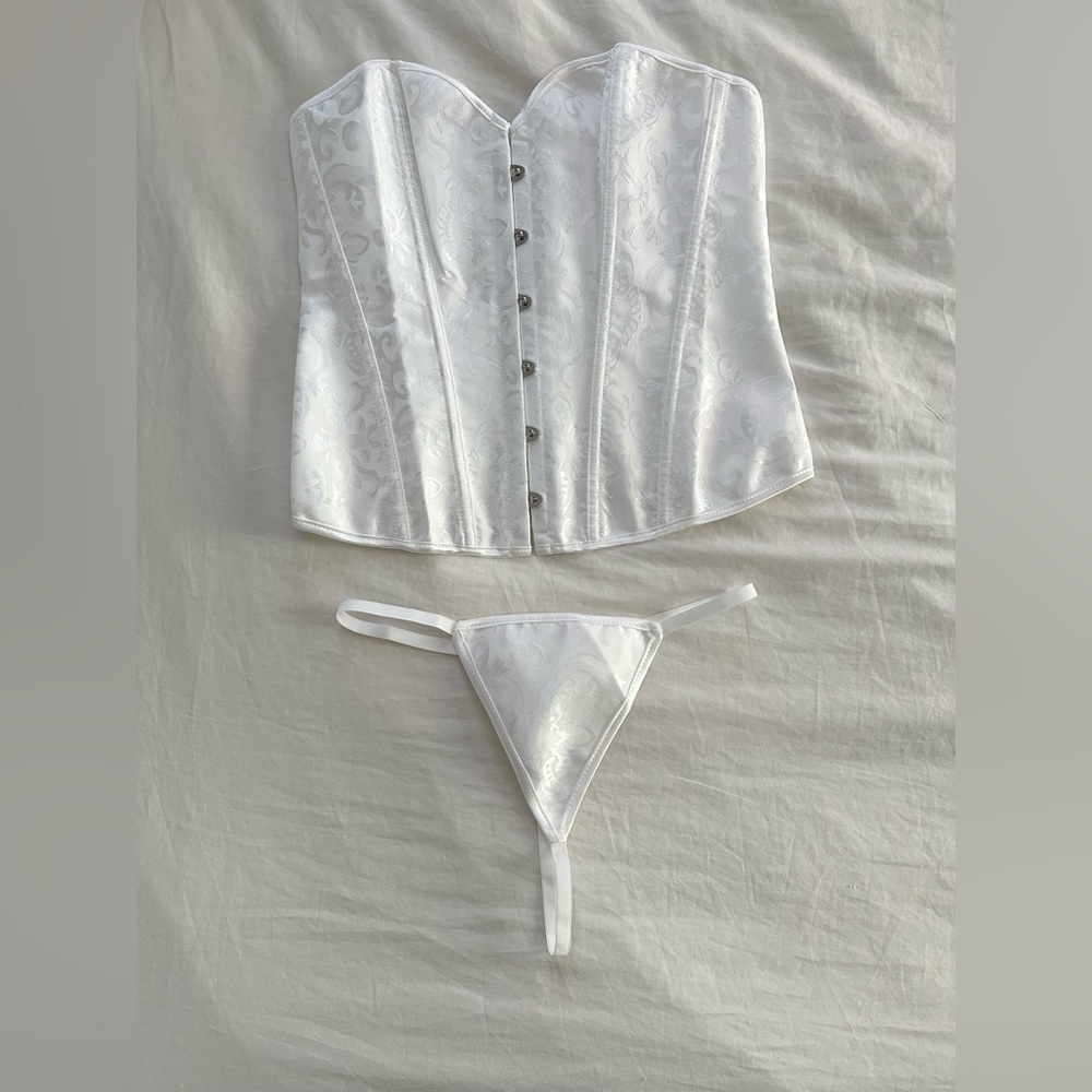 NWT Lace Up Corset - Picture 5 of 8